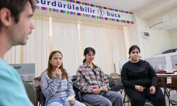 Buca'da gençler dil engelini aşıyor