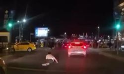 Yayaya çarpan sürücü kaçtı: Kaza kamerada