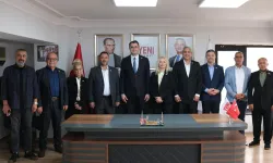 Karşıyaka’da 5 CHP’li meclis üyesi YENİ Parti’ye katıldı