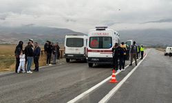 Hakkari’de öğrenci servisi devrildi: 12 yaralı
