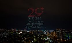 Manisa’da Cumhuriyet Coşkusu Gökyüzünü Aydınlattı
