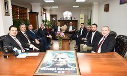 Kamu-İş'ten İzmir barosuna ziyaret