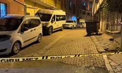 Zeytinburnu'nda silahlı kavga: Mermiler binalara isabet etti