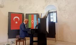 Azeri sanatçıdan 6 Şubat depremleri anısına konser