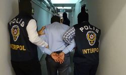 Interpol tarafından kırmızı bültenle aranıyordu, İzmir'de yakalandı