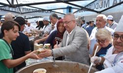 Edremit Belediyesi'nden halka aşure ikramı