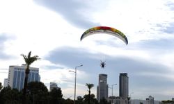  İzmir Körfezi'nde paramotor keyfi