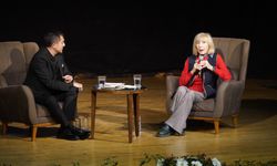 Ayşe Kulin, İzmir Sanat Söyleşileri'nde yazarlık yolculuğunu anlattı