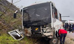 Balıkesir'de Midibüs devrildi, çok sayıda yaralı var