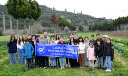 Kuşadası Belediyesi'nden karne hediyesi