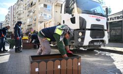 Bornova Zafer Caddesi’nde trafik akışı düzenlenmeye devam ediliyor