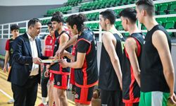 Bornova’nın genç basketbol takımları şampiyonluk peşinde