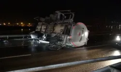 Bayraklı'da feci kaza: Mazot yüklü tanker bariyeri aşıp taksiye çarptı