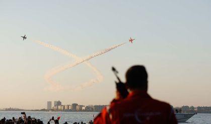 Cumhuriyet'in 101. yılında İzmir, kırmızı beyaza büründü