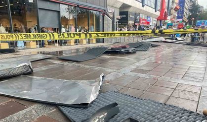 Ankara’da fırtına mağazanın talelasını uçurdu