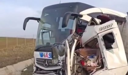 Ankara’da kamyon ile yolcu otobüsü çarpıştı: 1 ölü, 5 yaralı