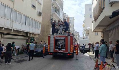 Antalya’da 4 katlı binada yangın paniği: Mahsur kalanları itfaiye kurtardı
