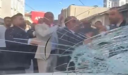 Esenyurt’ta yolu kapatan düğün konvoyuna tepki gösterince, taş ve yumrukların hedefi oldu