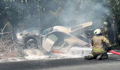 Sarıyer’de kaza yapan lüks otomobil alev aldı, sürücü son anda kurtuldu