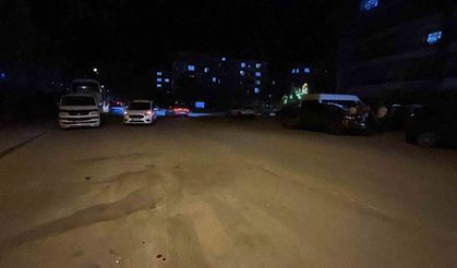 Tartışıp kovaladığı kişiyi bıçaklayıp kaçtı
