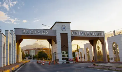Erciyes’te öğrenciler rektörün istifasını istedi!