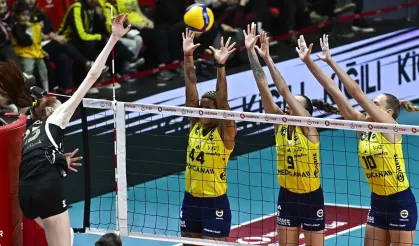 VakıfBank, Fenerbahçe'yi altın sette yendi