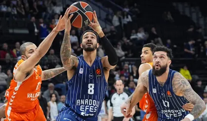 Anadolu Efes'ten Valencia'ya 17 sayı fark