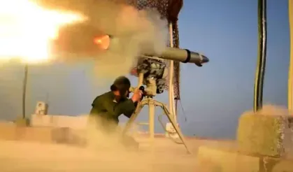 İran, Hürmüz Boğazı'nda askeri tatbikata başladı