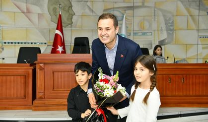 Balıkesir Başkanı Akın, öğrencileri belediyede ağırladı