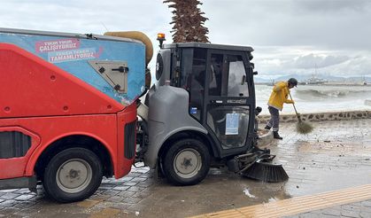 Kuşadası’ndan sağanak ve fırtına mesaisi