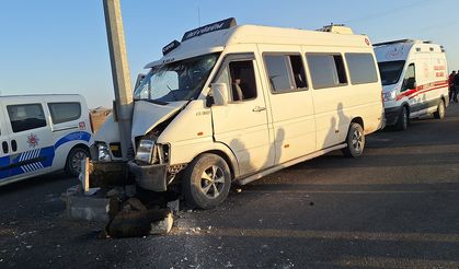 Şanlıurfa’da işçi servisi kaza yaptı: 15 yaralı