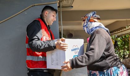 Başkan Yetişkin'in kardeş eli Ramazan'ın bereketini hanelere taşıyor