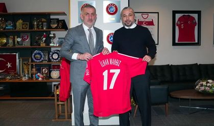 İlhan Mansız’dan TFF Başkanı Hacıosmanoğlu’na anlamlı hediye
