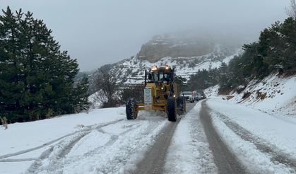 Manisa Büyükşehir Belediyesinden Spil Dağı’nda kar mesaisi