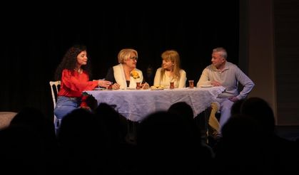 Kuşadası tiyatro günleri başladı