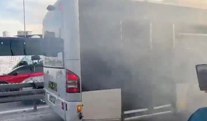 İstanbul’da Metrobüste Yangın: Seferler Kısa Süre Durdu