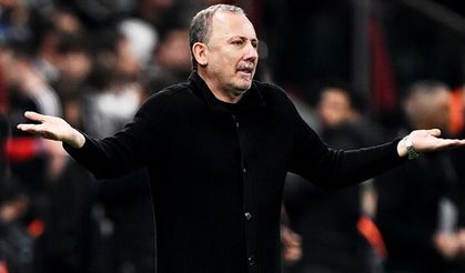 Beşiktaş tribünlerinden maçta protesto
