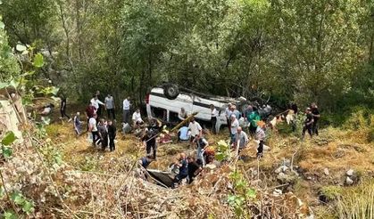 Sivas'ta Minibüs Devrildi: 4 Ölü, 10 Yaralı