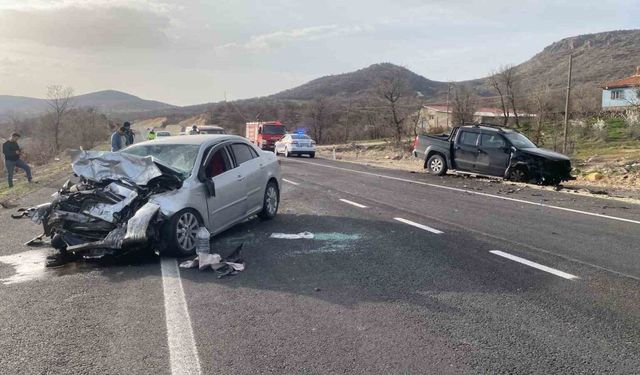 Uşak’ta iki araç çarpıştı: 1 ölü, 2 yaralı