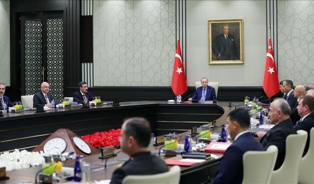 MGK'dan 11 Maddelik Kritik Bildiri