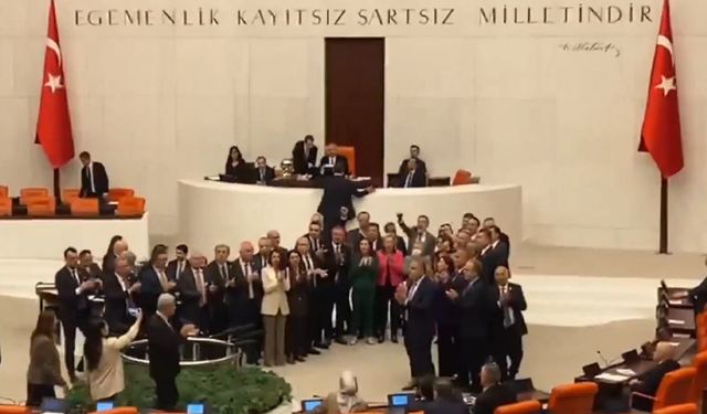 Milletvekillerinden İmamoğlu protestosu