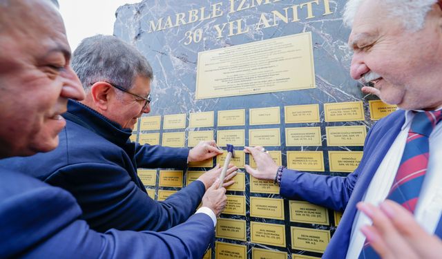 Marble İzmir’in 30’uncu yılına özel anıt Kültürpark’ta açıldı