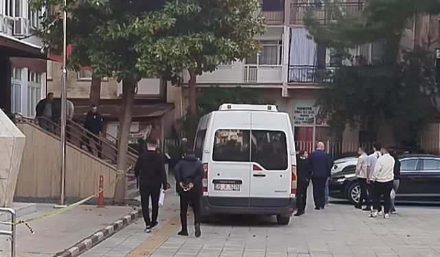 CHP’li Kemalpaşa Belediyesine yönelik usulsüzlük operasyonunda 2 tutuklama