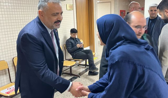 CHP İzmir'den tutuklu gençlerin davasında ailelere destek