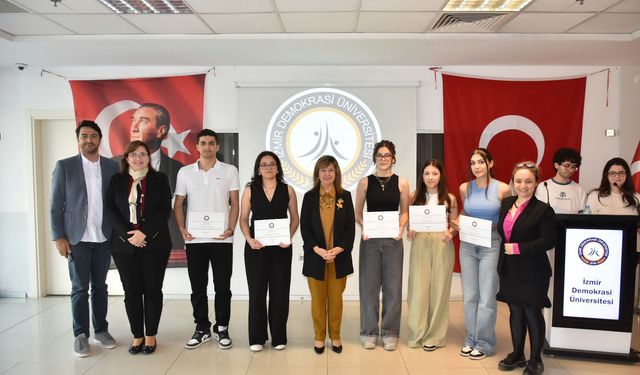 Başarı sertifikalarını Rektör Tunçsiper’den aldılar