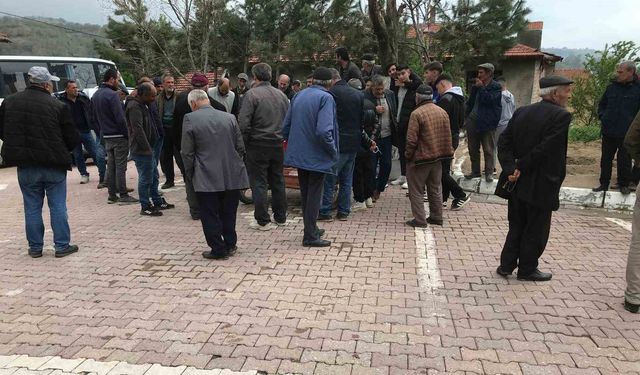 Artçı sarsıntıların devam ettiği Yemişli köyünde tedirgin bekleyiş