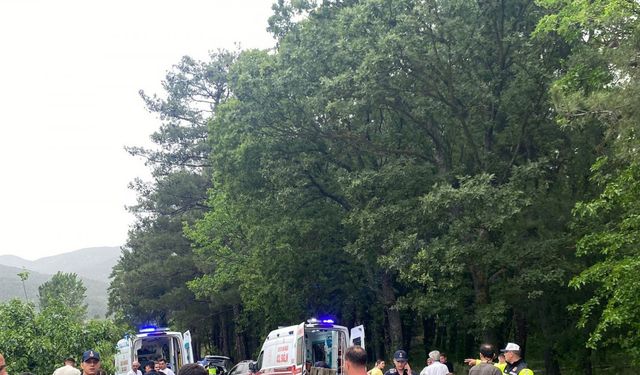 Çanakkale’de otomobil ile motosiklet çarpıştı: 4 yaralı