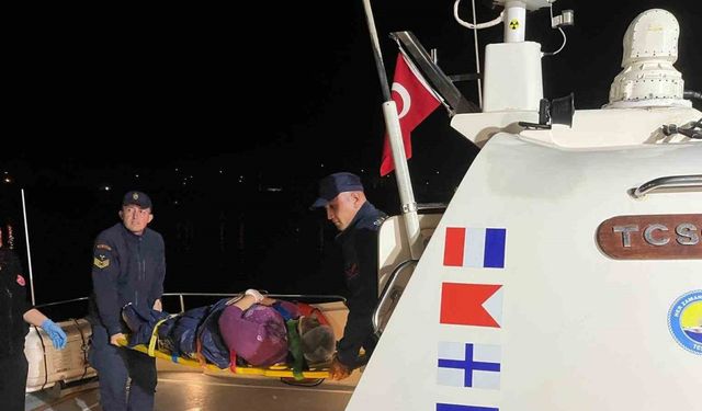 Çanakkale’de rahatsızlanan iki hastanın tıbbi tahliyesi Sahil Güvenlik ekiplerince gerçekleştirildi