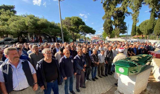 Çanakkale’deki kazada hayatını kaybeden 2 kişi Balıkesir’de toprağa verildi