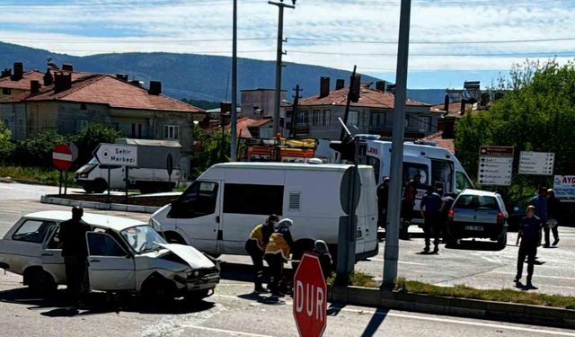 Domaniç’te trafik kazası: 5 yaralı